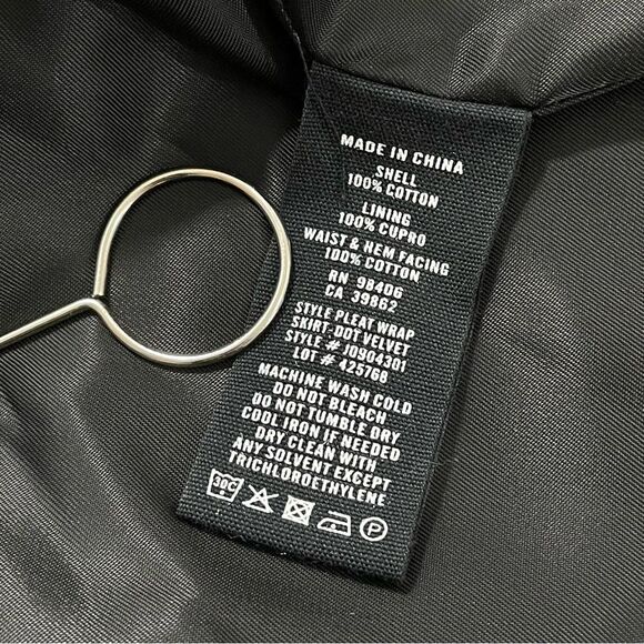 NWT Theory Pleat Wrap Skirt in Black Dot Velvet Women’s Size 8‎ - Picture 6 of 6